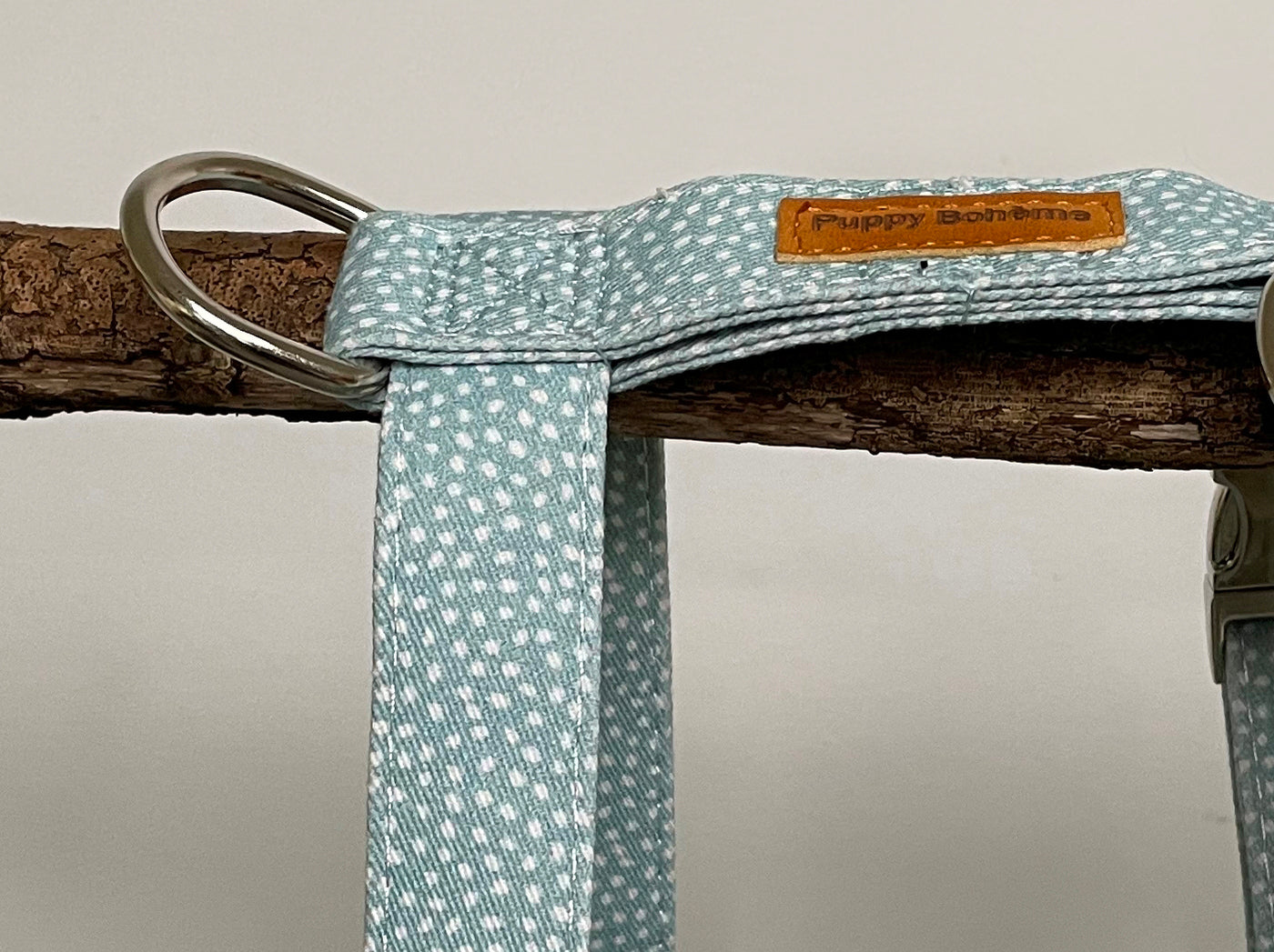 Minty strap-harness